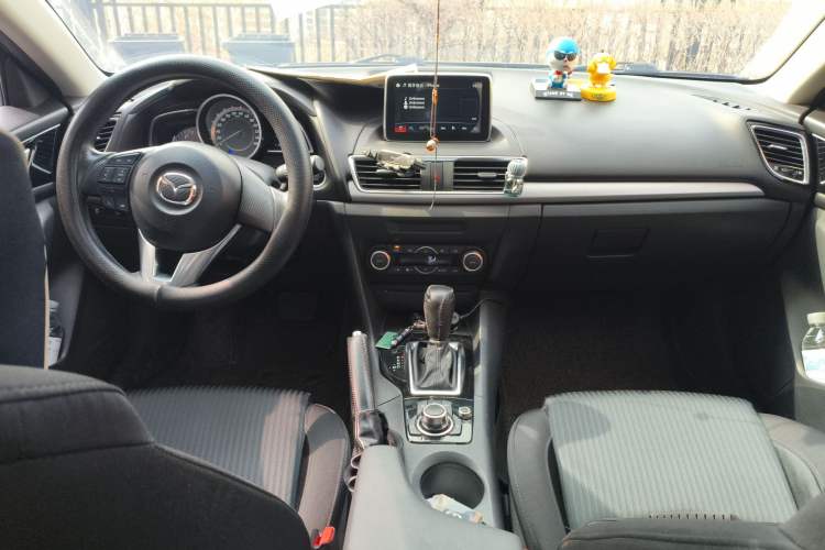 Used Mazda 3 Axela 2016 Hatchback 1.5L Automatic Luxury Model
