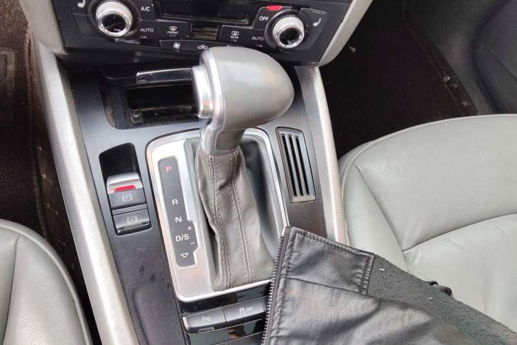 Used Audi Q5 2015 40 TFSI Technology Edition Gear Lever