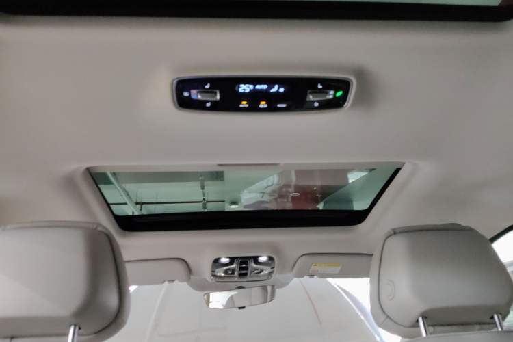 Used Roewe iMAX8 2023 400TGI Comfort Edition Headliner