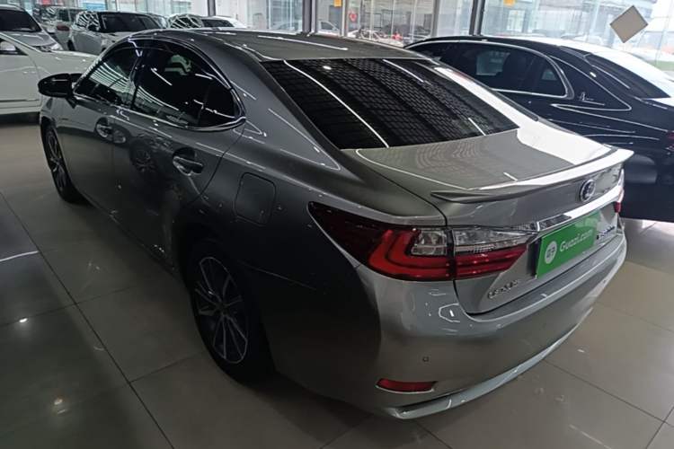 Used Lexus ES 2015 300h Comfort Edition