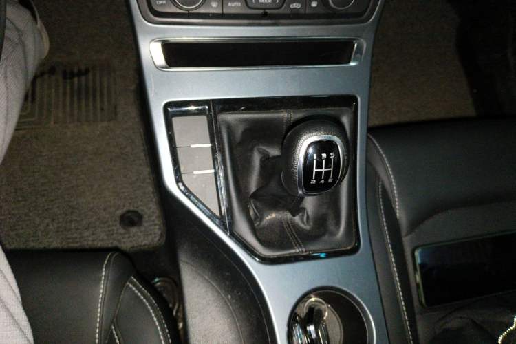 Used Geely Auto Emgrand 2019 Leading Edition 1.5L Manual Luxury Model China V Standard Gear Lever