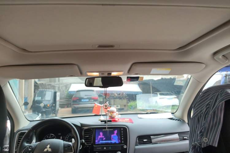 Used Mitsubishi Outlander 2019 2.4L 4x4 Zhi Xiang Edition 5 Seats China V Emission Standard