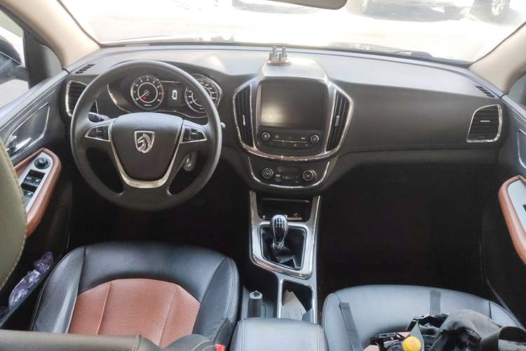 Used Baojun 560 2015 1.8L Manual Elite Edition
