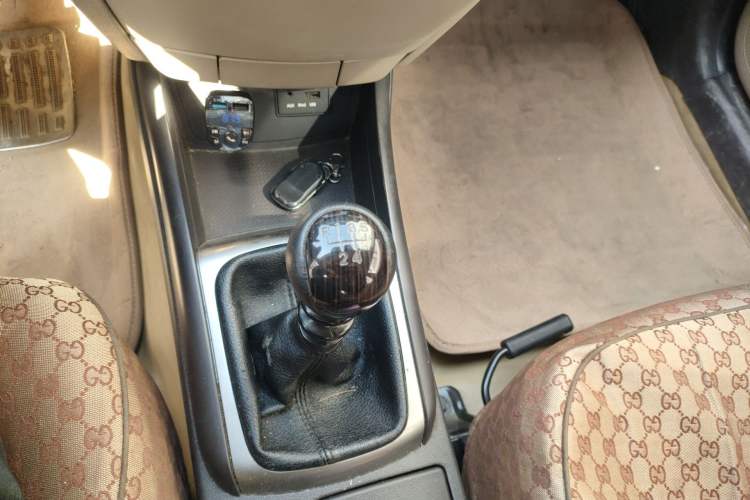 Used Hyundai Celesta 2011 1.6L Manual Luxury Model Gear Lever