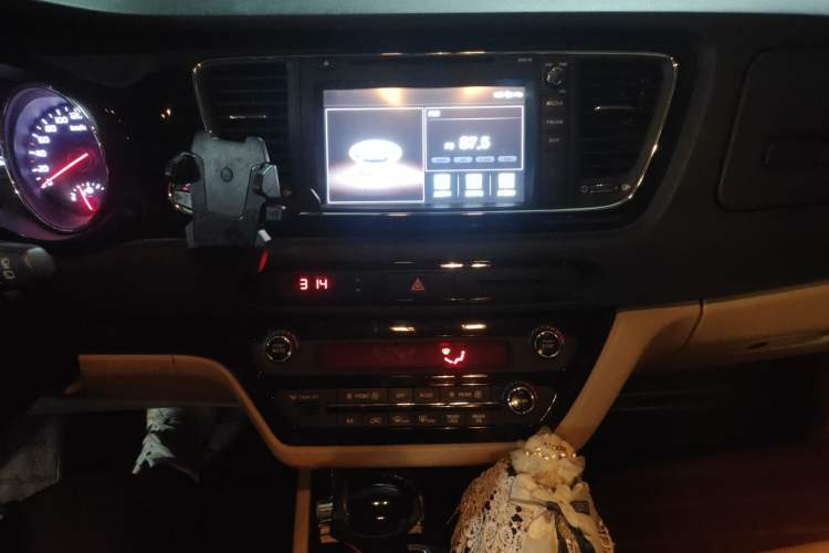 Used Kia Carnival 2015 2.2T Luxury Edition China IV Audio And AC Panel