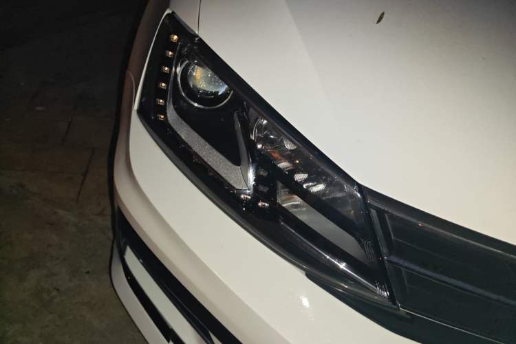 Used Volkswagen Sagitar 2018 280TSI DSG Ignite Edition Right Front Headlight