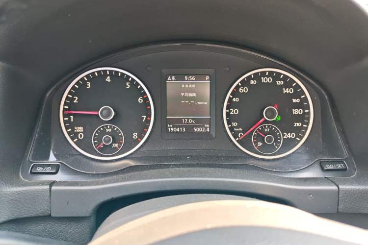 Used Volkswagen Tiguan 2013 1.8 TSI Automatic All-Wheel Drive Luxury Model Instrument Cluster