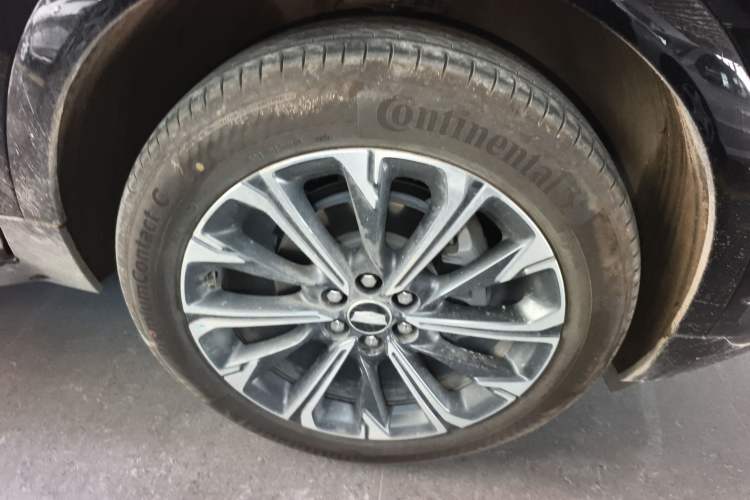 Used Cadillac XT5 2026 Model 2.0T Luxury Edition Right Rear Wheel Hub