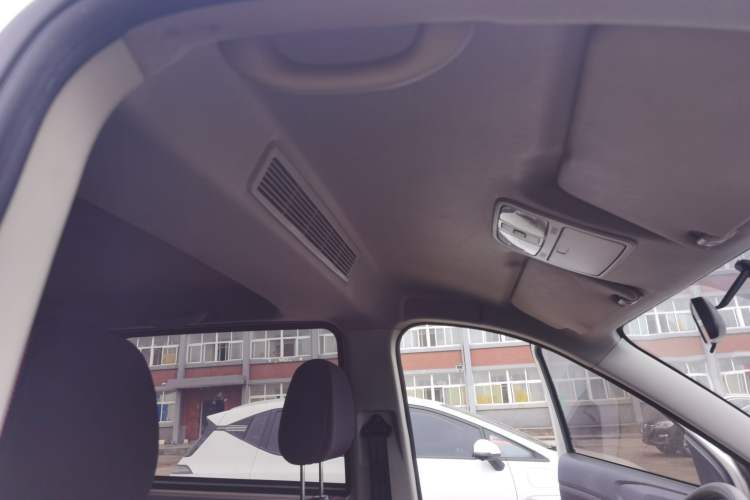 Used Dongfeng Fengon 380 2022 1.5L Comfort-Class Passenger Vehicle (Steel Spring) with 7 Seats