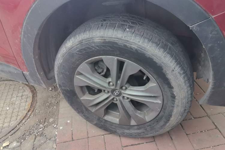 Used Hyundai Santa Fe 2013 Revised Version 2.4L Automatic All-Wheel Drive Smart Type Right Front Wheel Hub