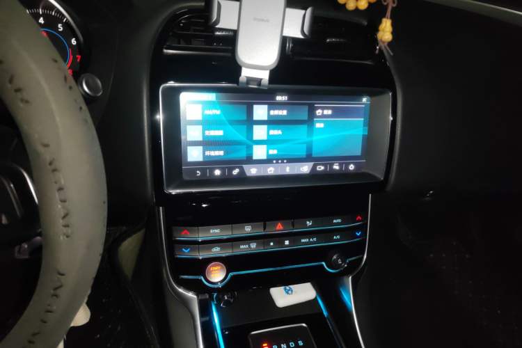 Used Jaguar XEL 2019 2.0T 200 PS Luxury Edition Audio And AC Panel