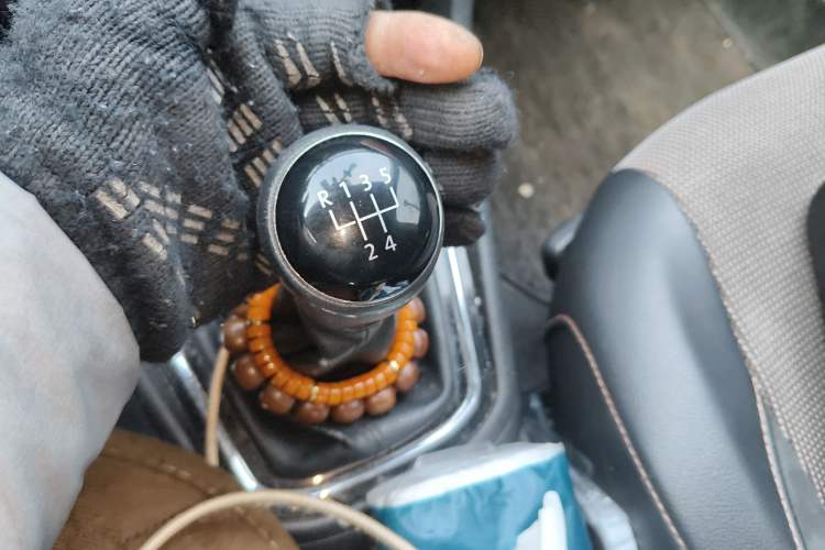 Used Volkswagen C-TREK 2017 230TSI Manual Comfort Version Gear Lever