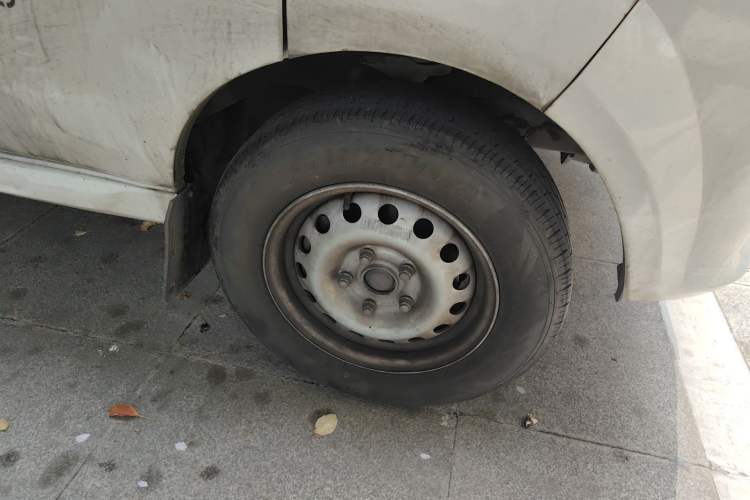 Used Farizon E5 2022 E5L Pure Electric Van with Guoxuan 39.9 kWh Right Front Wheel Hub