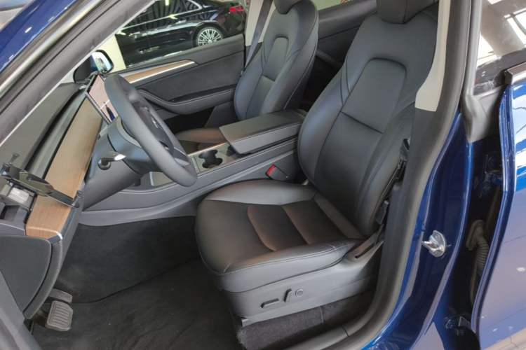 Used Tesla Model Y 2021 Long-Range All-Wheel-Drive Version 3D7
