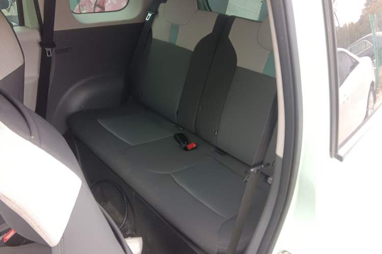 Used CHANGAN NEVO Lumin 2022 155 km – Refreshingly Sweet Edition Left Rear Seat