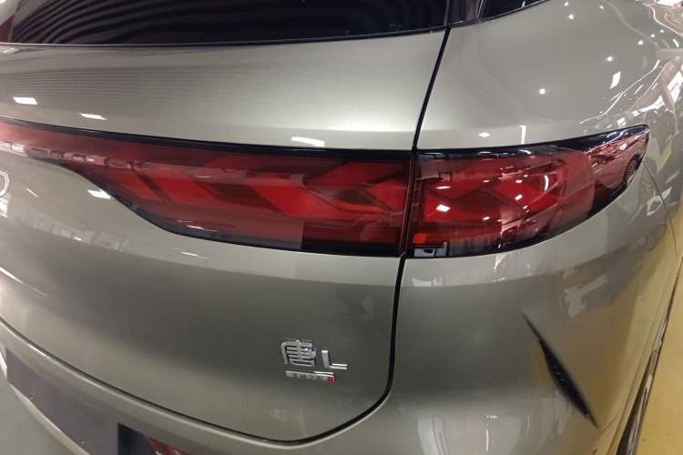 Used BYD Tang L 2025 EV 670KM LiDAR Flagship Version Right Rear Taillight