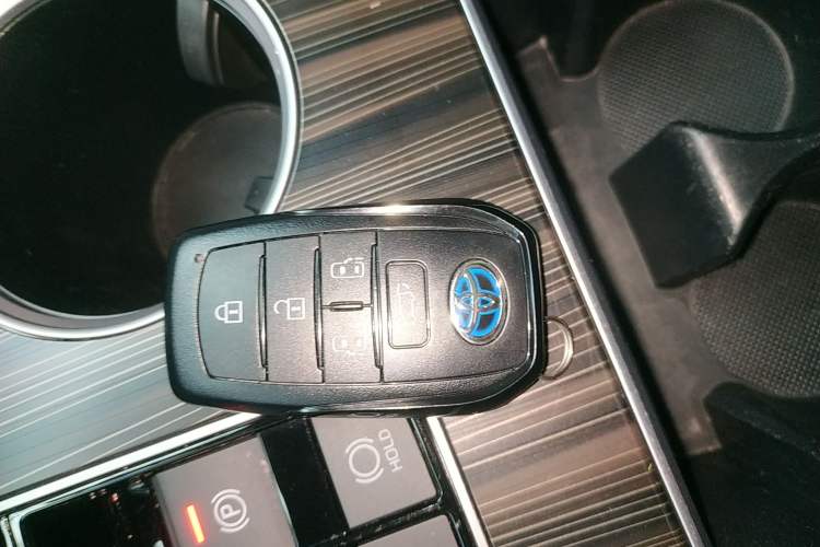 Used Toyota Sienna 2023 2.5L Hybrid Platinum Edition
