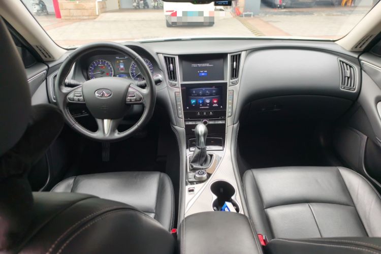 Used Infiniti Q50L 2016 2.0T Ambition Edition Center Console