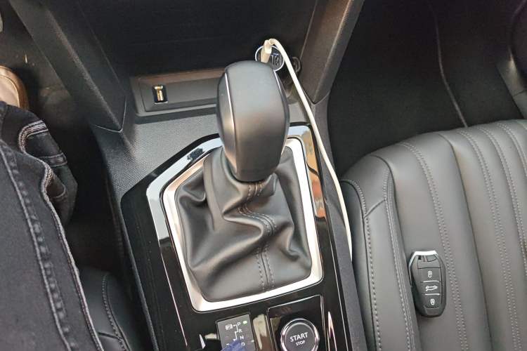 Used Peugeot 408 2022 1.6T Light-Chasing Edition
