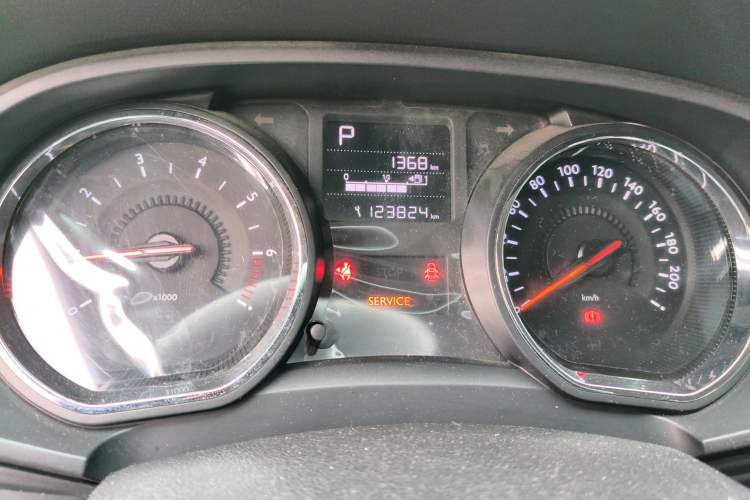 Used Citroen C3-XR 2015 1.6L Automatic Smart Version Odometer Close Up