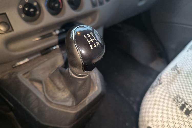 Used JMC Transit 2019 2.8T Commercial Version Short Wheelbase Mid-Roof 6-Seater China VI JX493