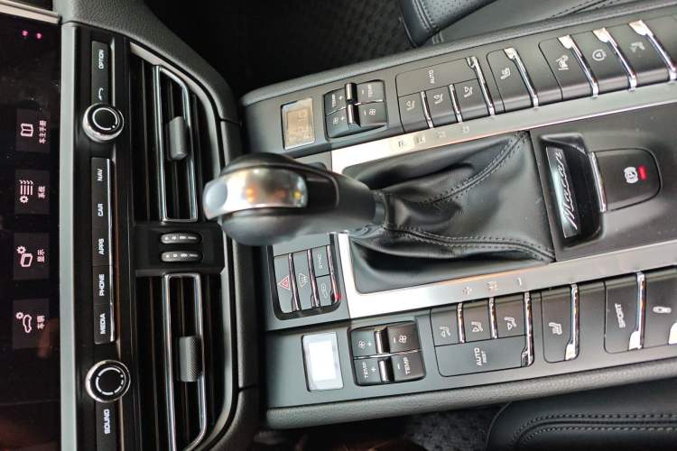 Used Porsche Macan 2020 Macan 2.0T Gear Lever