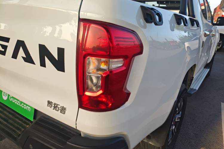 Used CHANGAN Lantop 2023 2.0T Manual Two-Wheel Drive Gasoline Elite Version Standard Cab Exterior 3