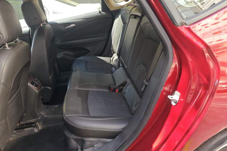 Used Buick Verano 2015 Sedan 20T Dual-Clutch Leading Model Left Rear Seat