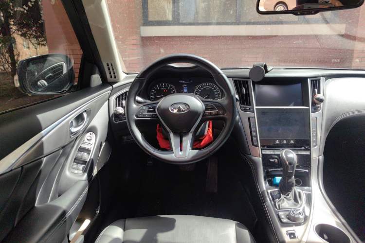Used Infiniti Q50L 2018 2.0T Enjoyment Version China VI Standard Steering Wheel