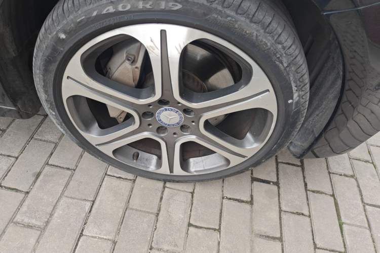 Used Mercedes-Benz E-Class 2016 E 300 L Sporty and Stylish Model