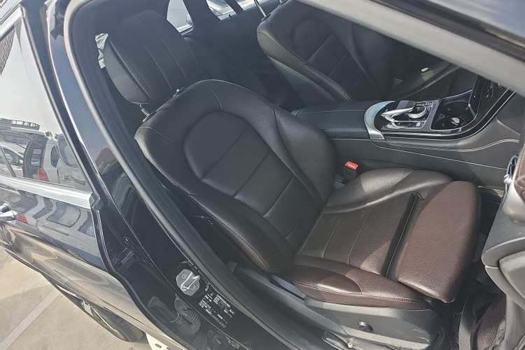 Used Mercedes-Benz GLC 2019 Facelift GLC 260 L 4MATIC Luxury Model
