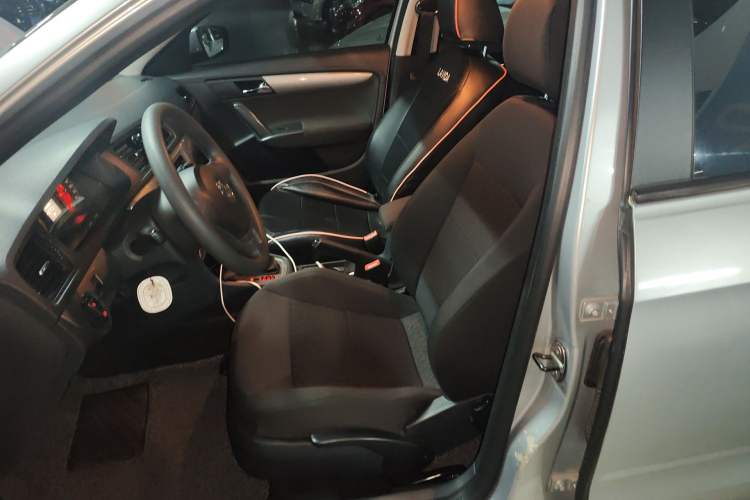 Used Volkswagen Lavida 2013 Revised Classic 1.6L Automatic Fashion Edition
