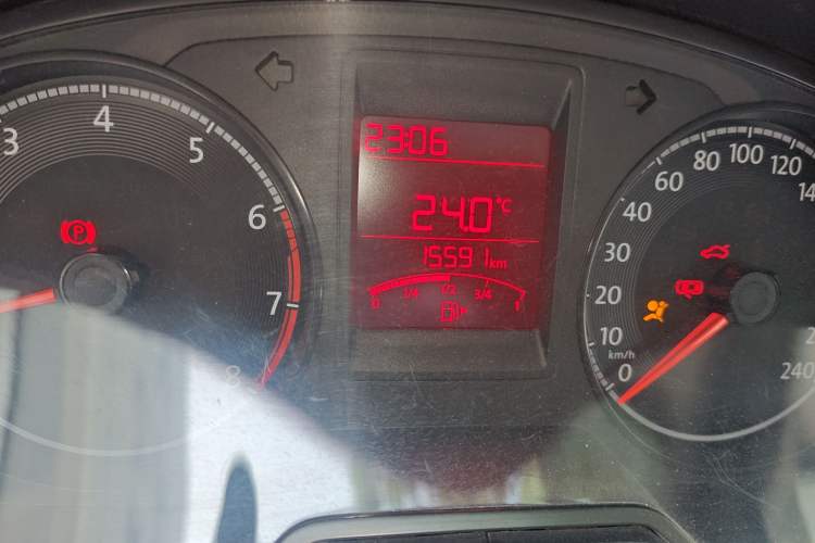 Used Jetta VA3 2019 1.5L Manual Entry-Level Version Odometer Close Up