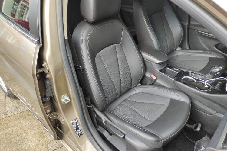 Used Buick Verano 2017 Sedan 20T Dual-Clutch Leading Model Right Front Seat