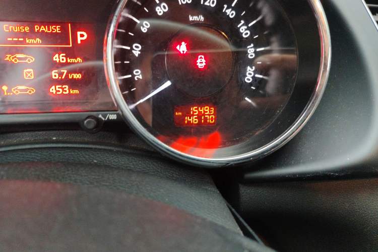 Used Peugeot 3008 2015 1.6THP Automatic Prestige Edition Odometer Close Up