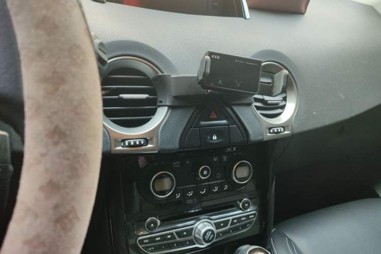 Used Renault Koleos 2014 Revised Version 2.5L Two-Wheel Drive Urban Edition
