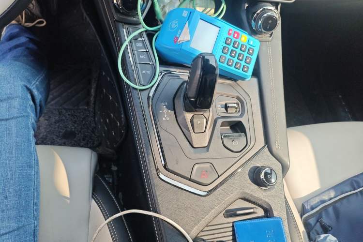 Used Lynk & Co 01 EM-P 2023 1.5TD EM-P Dawn Edition Gear Lever