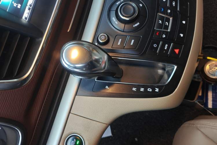 Used Buick GL8 2018 28T Comfort Model China VI Standard Gear Lever