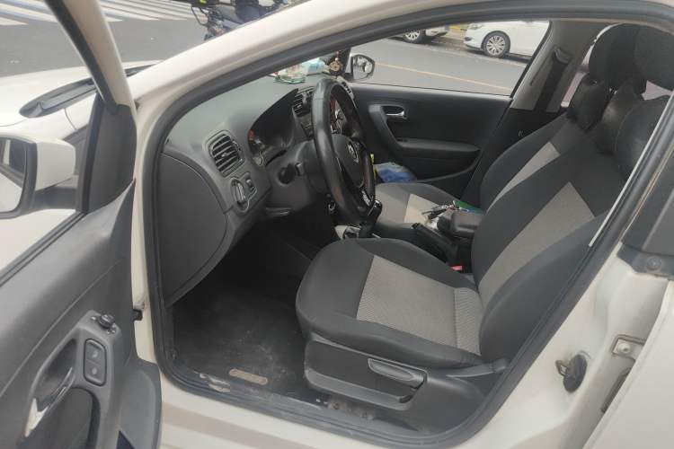 Used Volkswagen Polo 2016 1.4L Manual Fashion Model