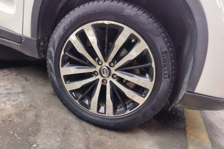 Used GAC Trumpchi GS4 2017 235T Automatic Two-Wheel Drive Luxury Smart Connectivity Version Right Front Wheel Hub