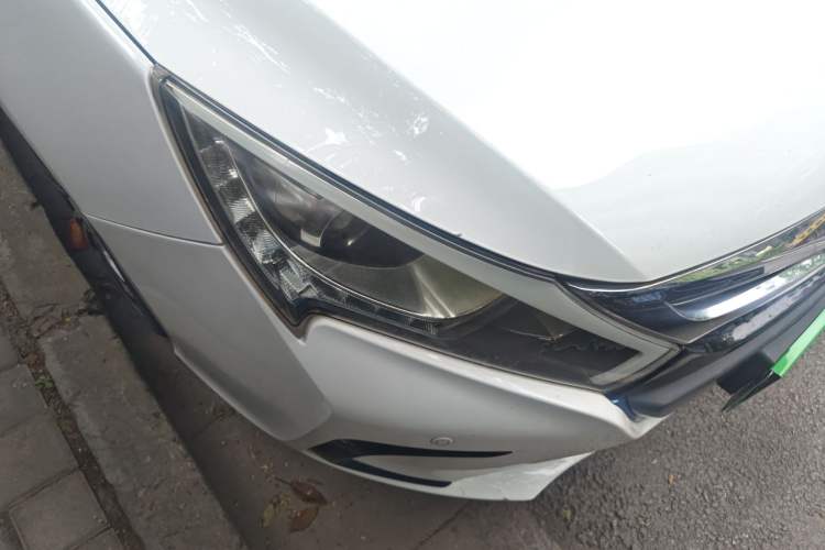 Used BYD Qin New Energy 2015 1.5T Dual-Crown Flagship Plus Edition Right Front Headlight