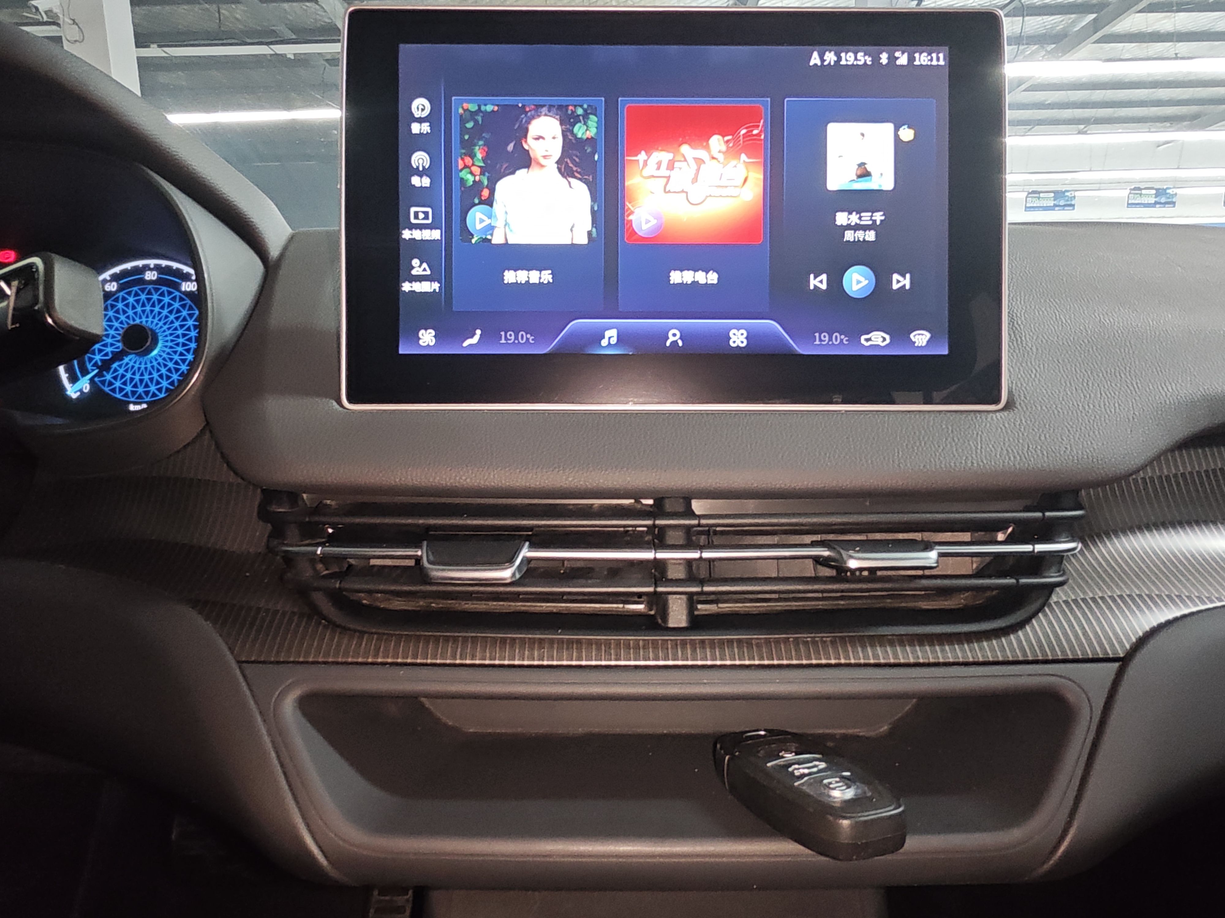 Hongqi E-QM5 2024 450km Range Commuter Version — снимка 15
