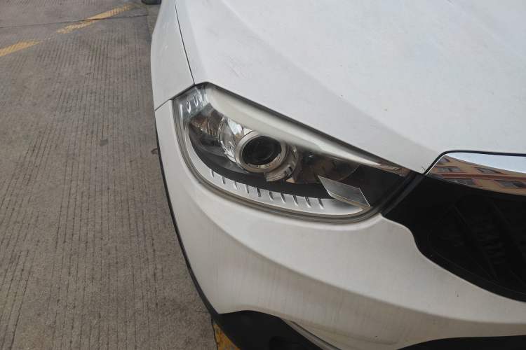 Used Brilliance V3 2016 1.5L Automatic Elite Model Right Front Headlight