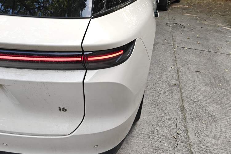 Used Li Auto i6 2025 Model Four-Wheel-Drive Standard Type
