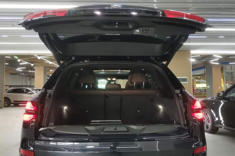 Used BMW X5 2023 xDrive 40Li Luxury Edition M Sport Night Vision Package