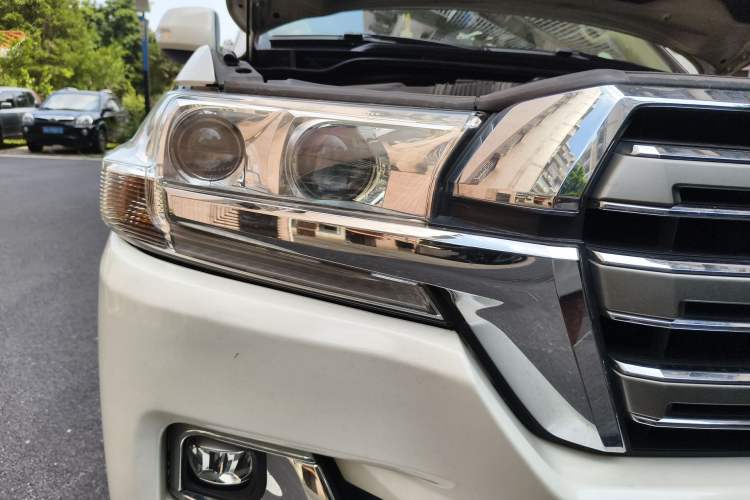 Used Toyota Land Cruiser 
