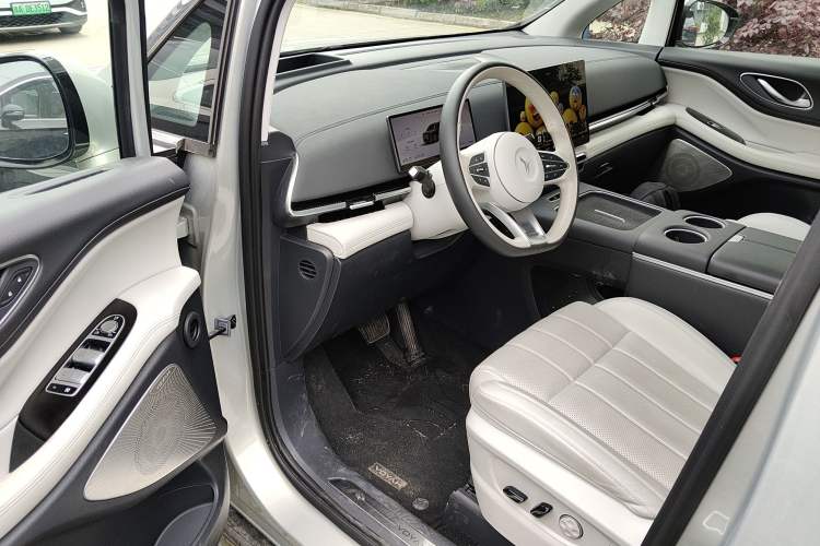 Used VOYAH Dream 2025 PHEV Four-Wheel-Drive Flagship Version – Qiankun Edition Driver Seat