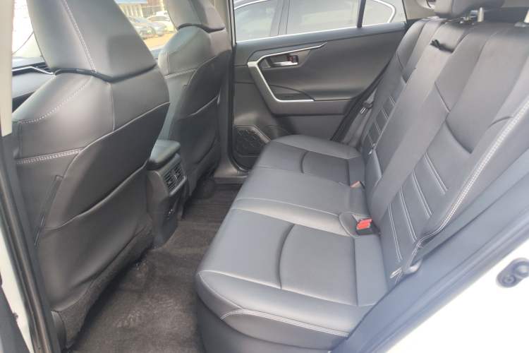 Used Toyota RAV4 2023 Dual-Engine 2.5L E-CVT Four-Wheel Drive Elite Plus Edition Left Rear Seat