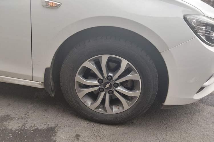 Used Chevrolet Cavalier 2016 1.5L Automatic Enjoyment Edition Right Front Wheel Hub