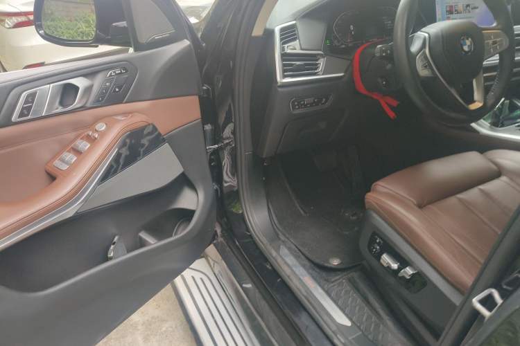 Used BMW X7 2019 xDrive40i Luxury Package with Leading Features
